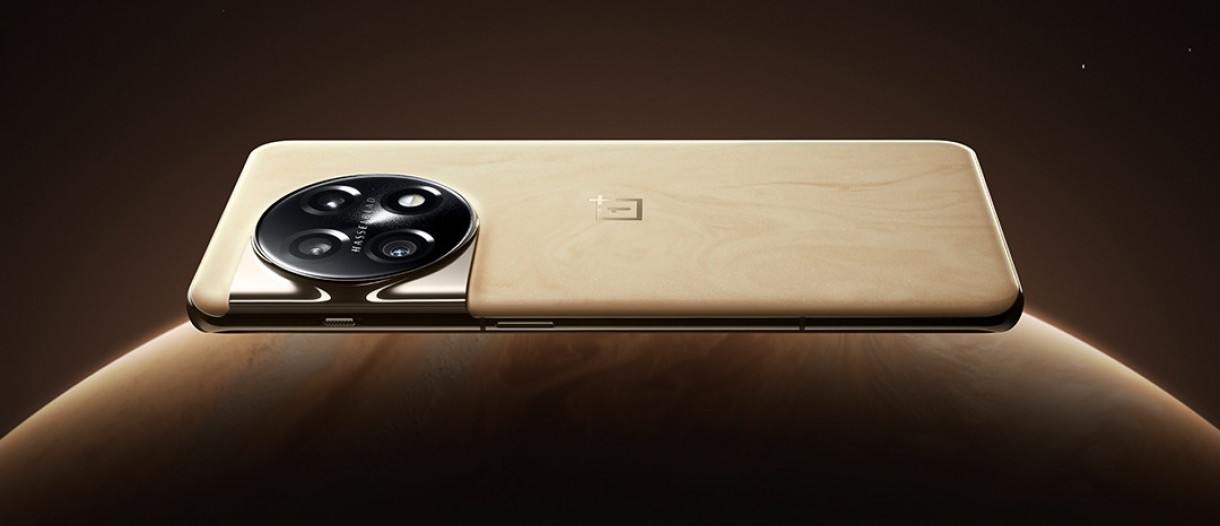 OnePlus 11 Jupiter Rock Edition - Box Contents - Alezay Kuwait.jpg